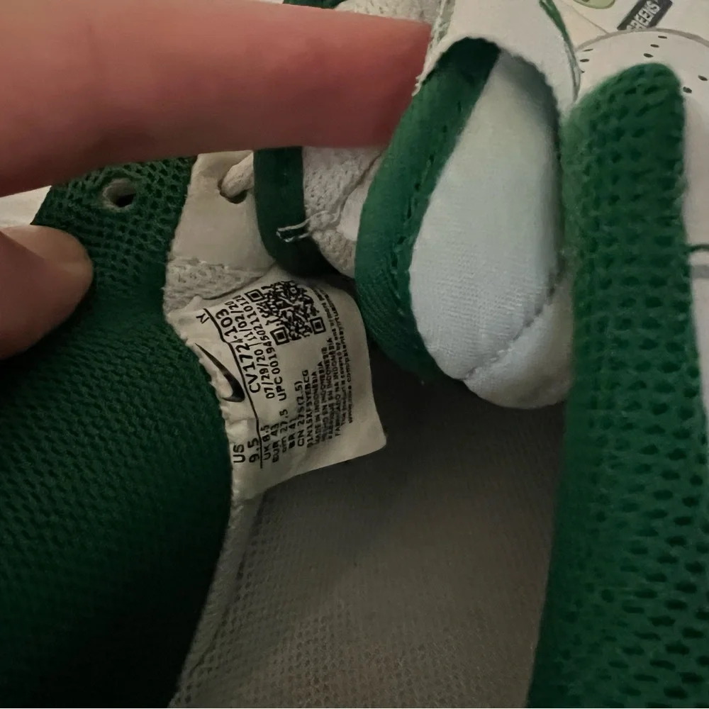 Nike Air Force 1 size 9.5M, white with green stitching - Picture 11 of 13